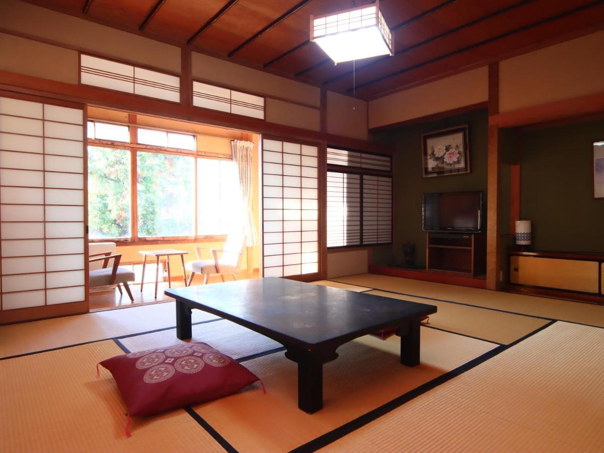 Maruka Ryokan Yamanouchi  Buitenkant foto